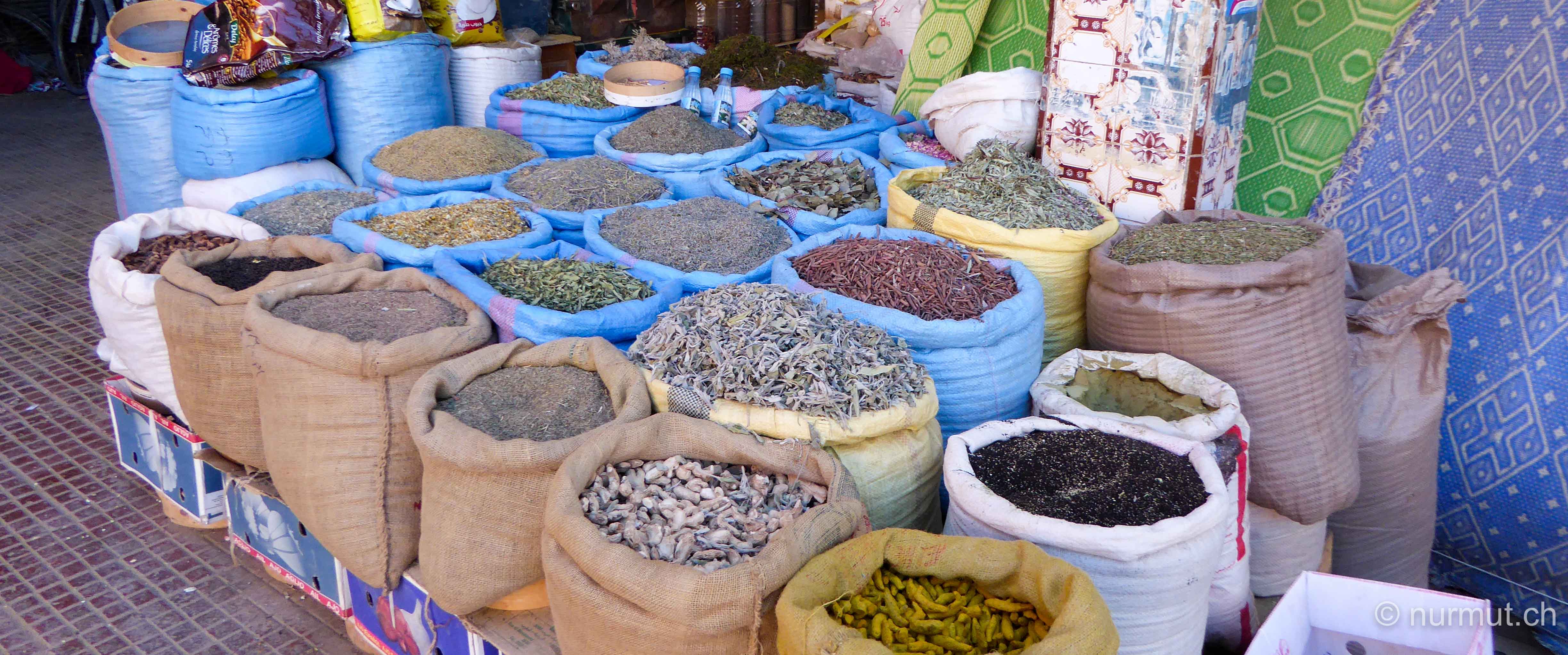 im winter in marokko-nurmut-marokko-gewuerze-markt