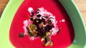 rote-beste-suppe-mit-kokosmilch-zimt-sternanis-randstaendige pathologensuppe-hoehlengereift